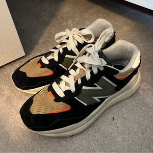 New balance sneakers 57/40 size men’s 7/ women’s 8.5-9